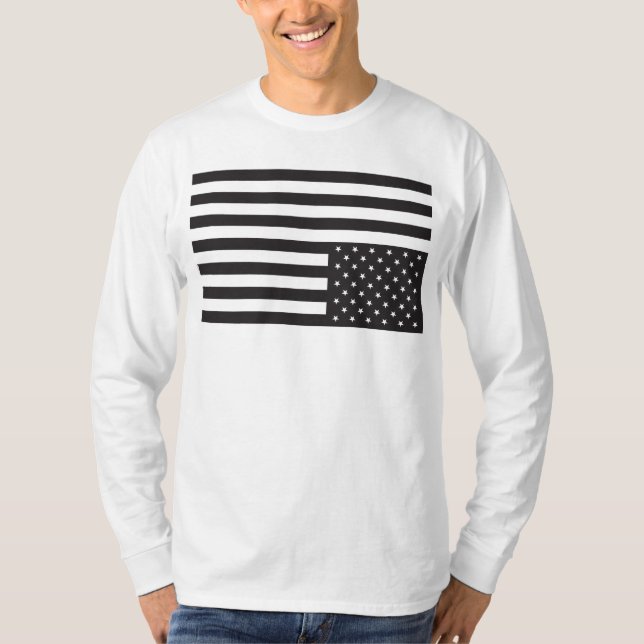 Umgedrehte amerikanische Flagge im Schwarzen T-Shirt (Vorderseite)