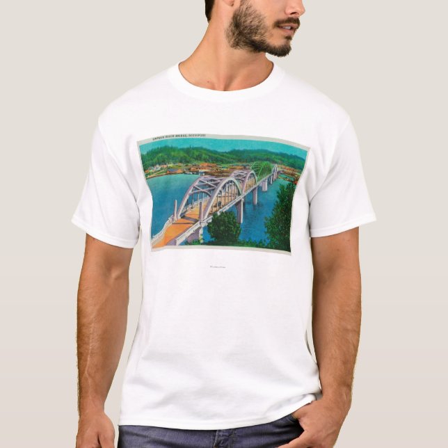 Umpqua Fluss-Brücke in Reedsport, Oregon T-Shirt (Vorderseite)