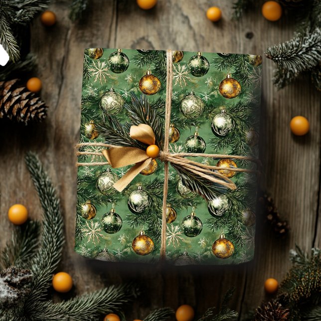 Umschlagpapier für grüne und goldene Ornamente Geschenkpapier (Von Creator hochgeladen)
