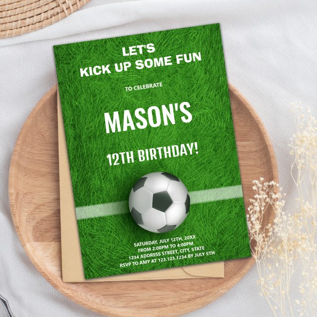 Umsetzbare Boys Sports Party Card mit Field & Ball Einladung (Green Soccer Birthday Invitations)