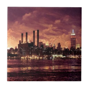 Unabhängigkeitstag-Feuerwerke hinter Manhattan Fliese