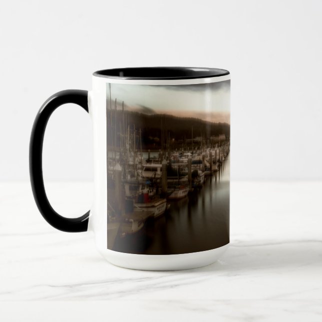 Unausgeglichener Säulen-Punkt-Hafen Half Moon Bay Tasse (Links)