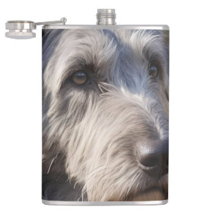 "Unbeeindruckte Majestät: Der stoische Blick der W Flachmann