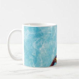 Unbekannte Person spielt Beachvolleyball Kaffeetasse