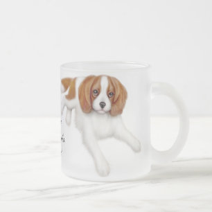 Unbekümmerte Königcharles Spaniel-mattierte Tass Mattglastasse