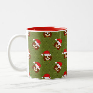 Unbekümmerter Königcharles Spaniel mit Zweifarbige Tasse