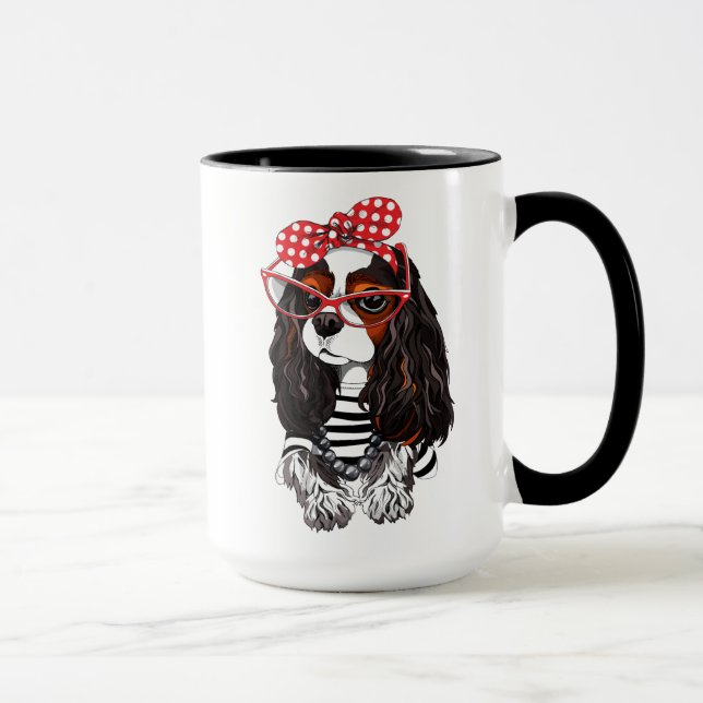 Unbekümmerter Königcharles Spaniel von Paris mit Tasse (Rechts)