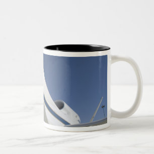 Unbemannte Flugzeuge 2 des globalen Falken Zweifarbige Tasse