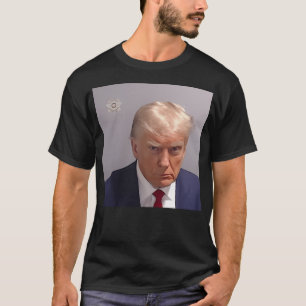 Unbesiegbarer Trump 2024 T-Shirt