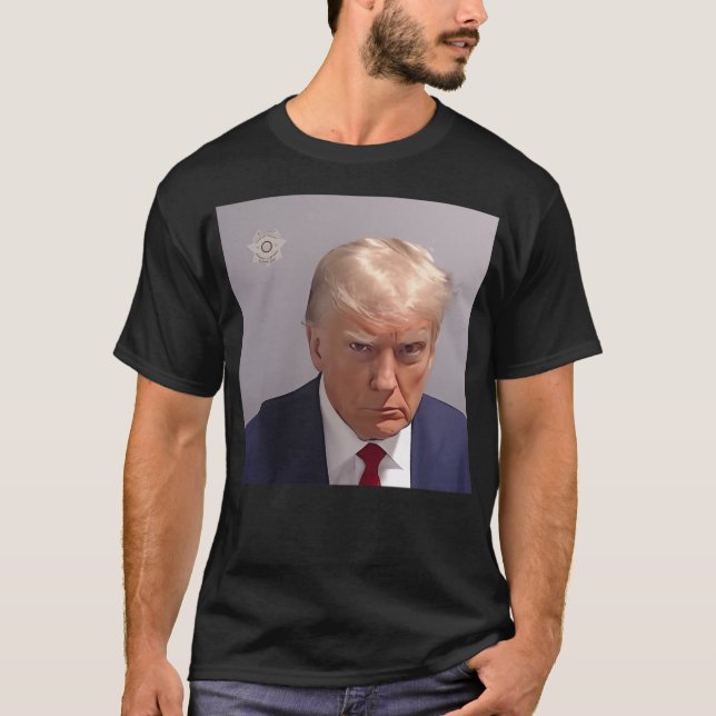 Unbesiegbarer Trump 2024 T-Shirt (Vorderseite)