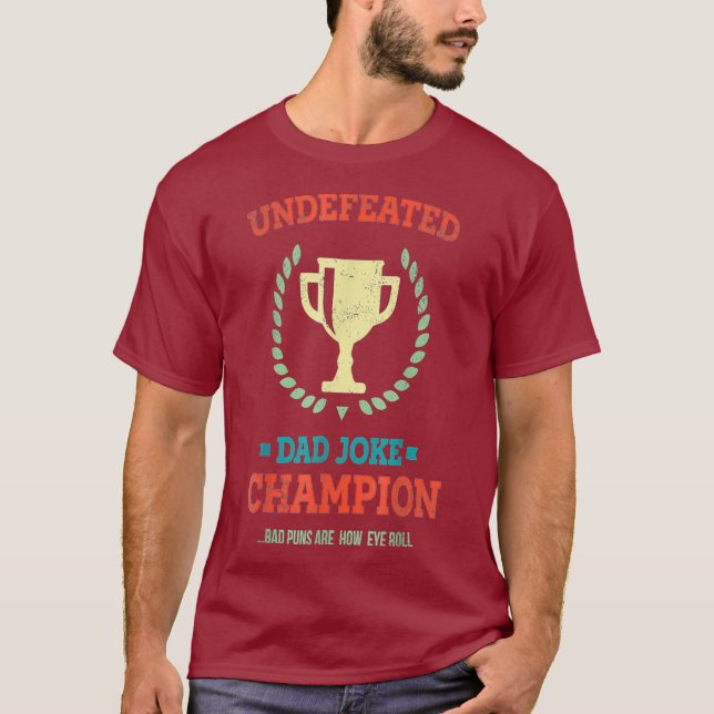 Unbesiegter Vater Joke Champion Funny Bad Puns Day T-Shirt (Vorderseite)