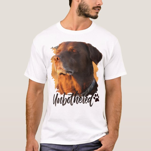 Unbothered Golden Hour Dog – Premium Minimalist  T-Shirt (Vorderseite)