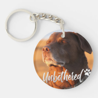 Unbothered Golden Hour Hund – Premium Minimalist Schlüsselanhänger