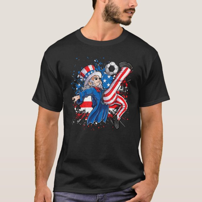 Uncle Sam Play Soccer American Flag Happy 4. J T-Shirt (Vorderseite)