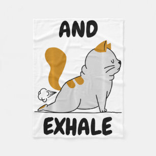 Und ausatmende Yoga-Katze Comfort Colors Erwachsen Fleecedecke
