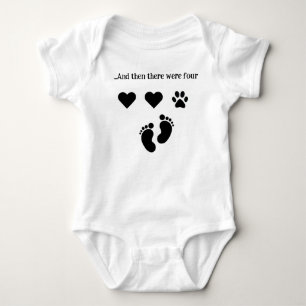 Und dann gab es da noch vier Baby Onsie Strampler