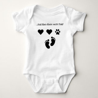 Und dann gab es da noch vier Baby Onsie Strampler