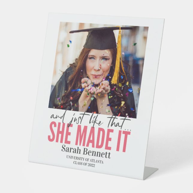 Und genau so machte sie die Abschlussfeier Sockelschild (Vorderseite)