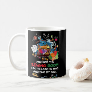 Und in den Nähraum gehe ich, um meinen Geist zu v Kaffeetasse