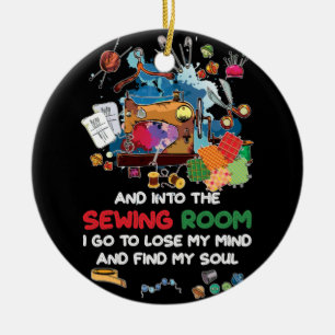 Und in den Nähraum gehe ich, um meinen Geist zu v Keramik Ornament