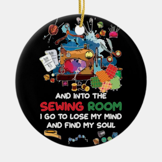 Und in den Nähraum gehe ich, um meinen Geist zu ve Keramik Ornament (Vorne)