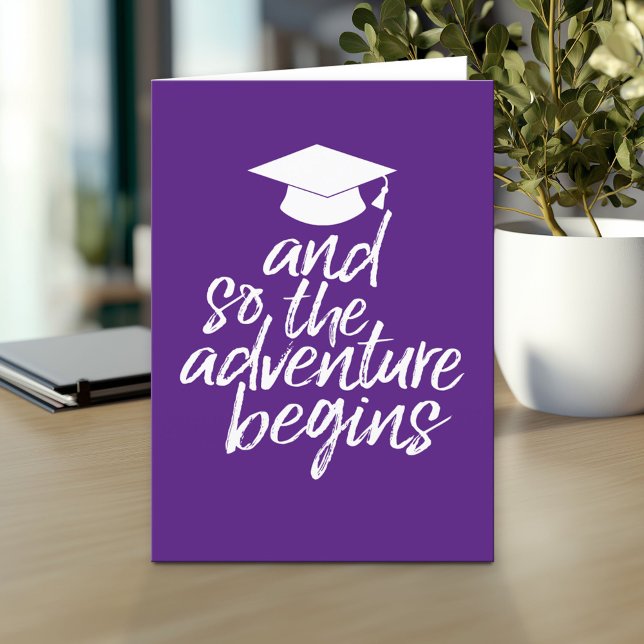 Und so beginnt das Abenteuer - Abschluss Lila Karte (And so the adventure begins - Custom Graduation Greeting Card)