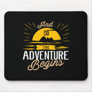 Und so beginnt die Abenteuer - Camping und Road Tr Mousepad