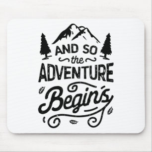 Und so beginnt die Abenteuer T-Shirt Outdoor-Campi Mousepad