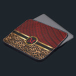 🐆- und Streifenmuster für Monogramm Laptopschutzhülle<br><div class="desc">Mit einem Monogram Leopard und Stripmuster Design. Elektronische Laptop-Ärmel. ✔ HINWEIS: ÄNDERN SIE NUR DIE VORLAGEBEREICHE, DIE SIE BENÖTIGEN! 😀 Sie können den Text bei Bedarf entfernen und neu hinzufügen, was immer Sie möchten und welchen Schriftart Sie möchten. 📌 Wenn Sie weitere Anpassungen benötigen, klicken Sie bitte auf den Button...</div>