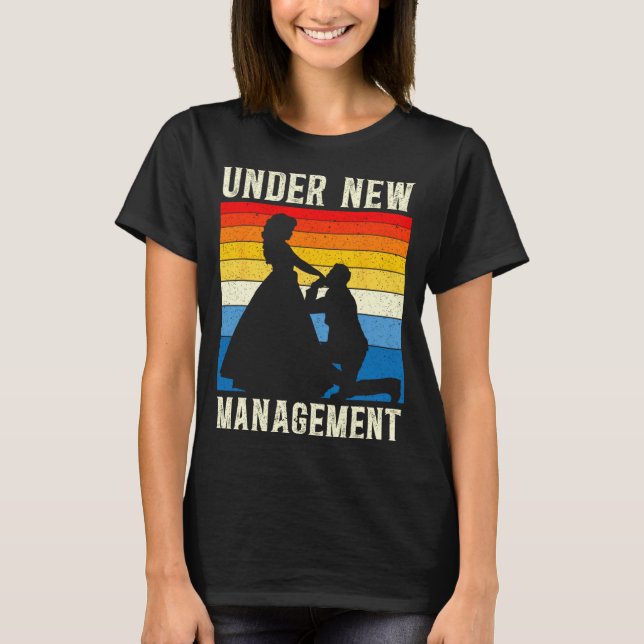Under New Management Groom Wedding Bachelor Party  T-Shirt (Vorderseite)