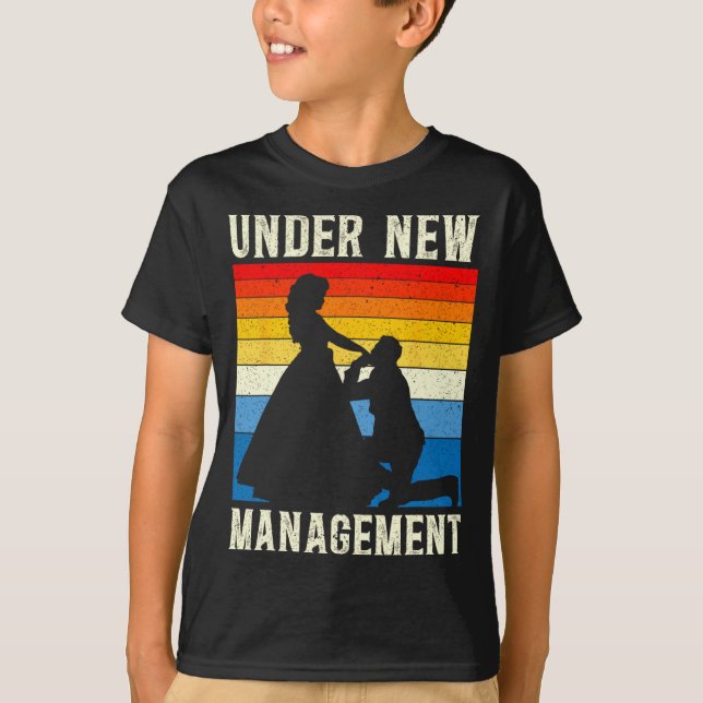 Under New Management Groom Wedding Bachelor Party  T-Shirt (Vorderseite)