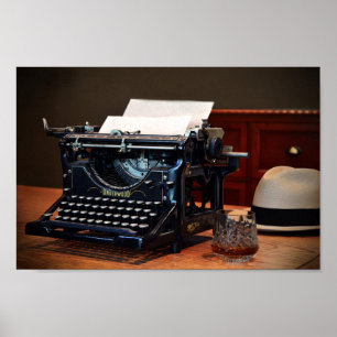Underwood-Schreibmaschine und Whiskey Poster