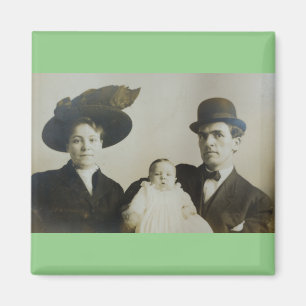 Uneasy Daddy in Bowler Family RPPC B&W Foto Image Magnet