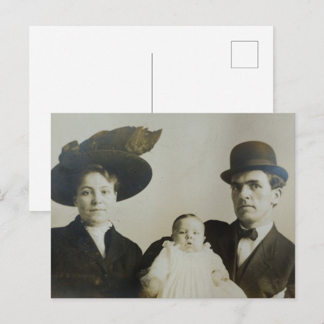 Uneasy Daddy in Bowler Family RPPC B&W Foto Image Postkarte (Vorne/Hinten)