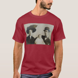 Uneasy Daddy in Bowler Family RPPC B&W Foto Image T-Shirt