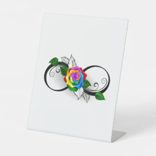 Unendlichkeitssymbol mit Rainbow-Rose Sockelschild