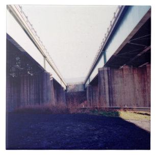 Unentscheidungsbrücke Fliese