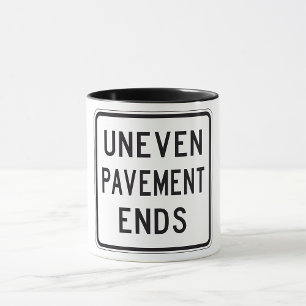 Uneven Pavement beendet Tasse