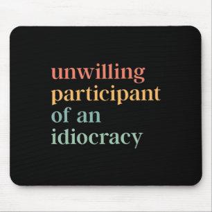 Unfreiwilliger Teilnehmer einer Idiocracy-Politisc Mousepad