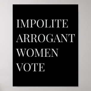 Unfreundliche arrogante Frau widersteht Anti-Trump Poster