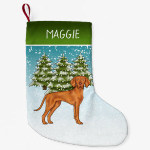 Ungarisch Vizsla Dog Snowy Winterwald und Name Kleiner Weihnachtsstrumpf