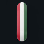 Ungarische Flagge Skateboard<br><div class="desc">Dieses Design zeigt die Nationalflagge Ungarns (auf Ungarisch Magyarország genannt), das ein Land in Mitteleuropa ist. Ungarn grenzt im Norden an die Slowakei, im Nordosten an die Ukraine, im Osten an Rumänien und im Südosten an Serbien, im Süden an Kroatien und Slowenien, im Südwesten an Österreich und im Westen an...</div>