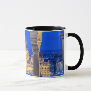 Ungarisches Parlamentsgebäude bei Dämmerung Tasse