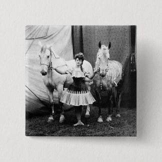 Ungesatteltes Mädchen: 1904 Button