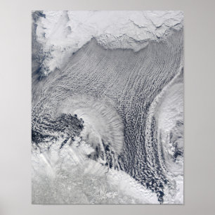 Ungewöhnliche Wolkenbildungen über dem Barentsse Poster