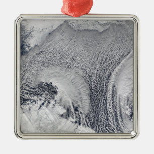 Ungewöhnliche Wolkenbildungen über dem Barentsse Silbernes Ornament