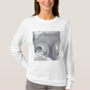 Ungewöhnliche Wolkenformationen über der Barentsse T-Shirt