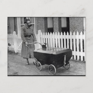 Unheimliche Gasmaske Frau Kriegsfotografie Postkarte