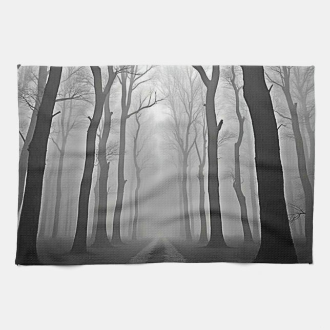 Unheimlicher nebliger Waldweg Kunst Geschirrtuch (Horizontal)