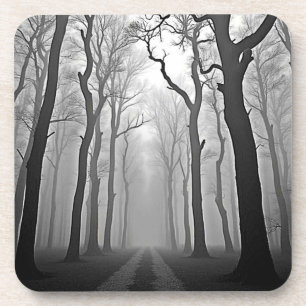 Unheimlicher nebliger Waldweg Kunst Getränkeuntersetzer